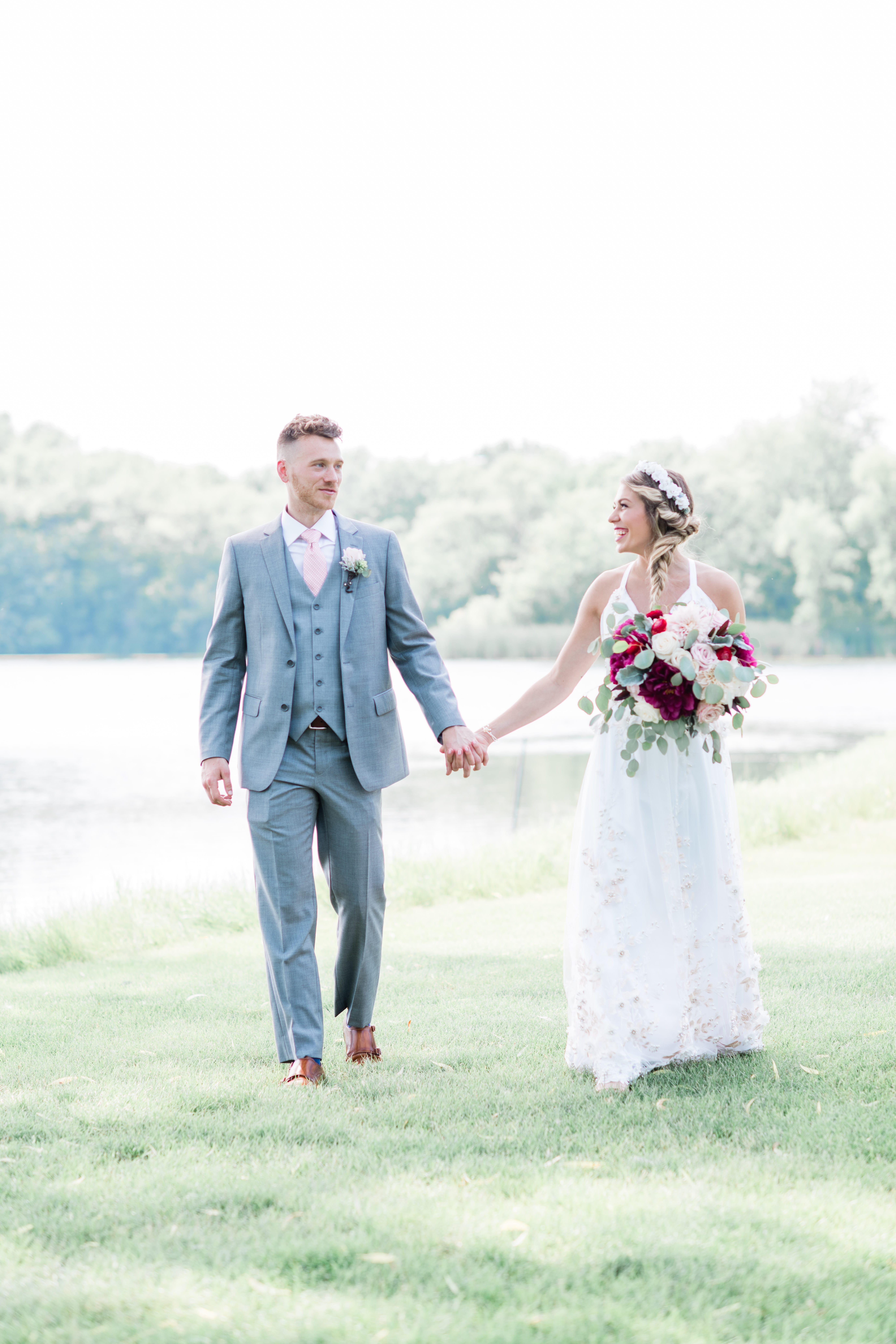 Newly married couple at Kemper Lakes Golf Club