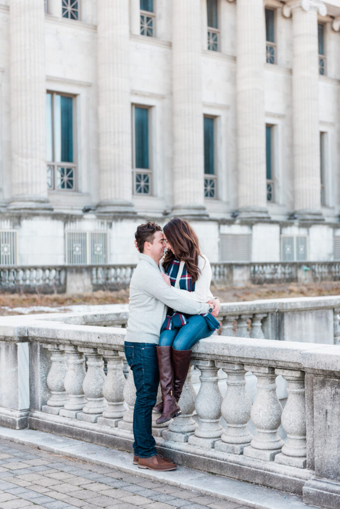 Couple at Field Museum Chicago building on Museum Campus