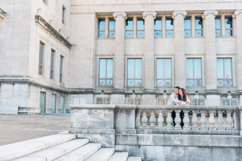 Couple at Field Museum Chicago building on Museum Campus