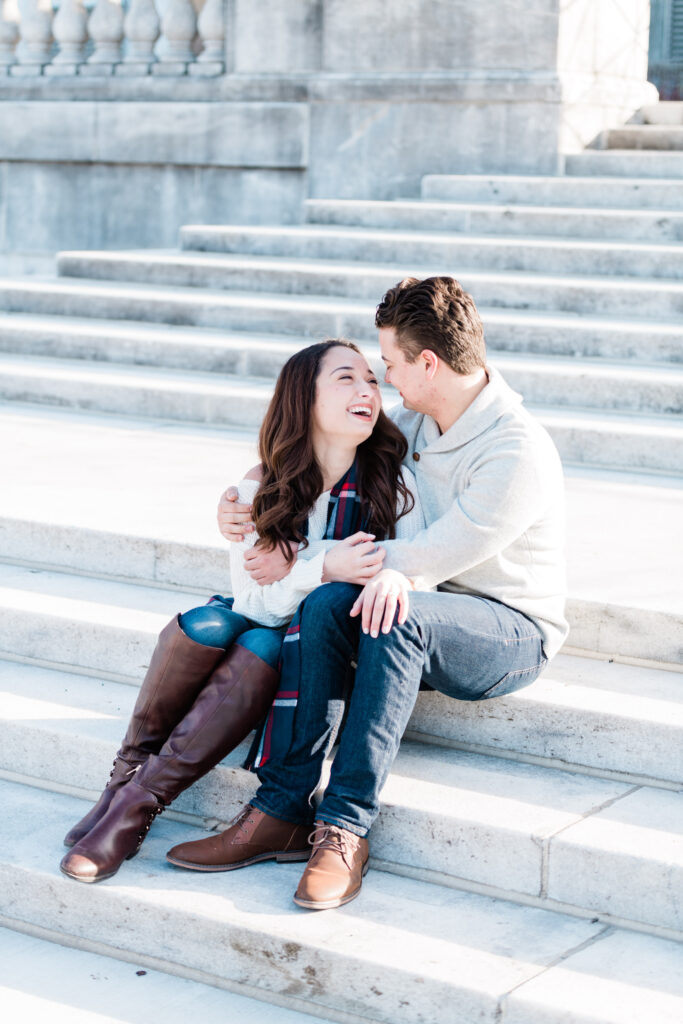 Couple at Field Museum Chicago building on Museum Campus